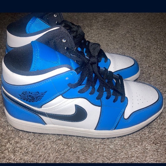 Signal blue se Jordan 1s mid main image 6